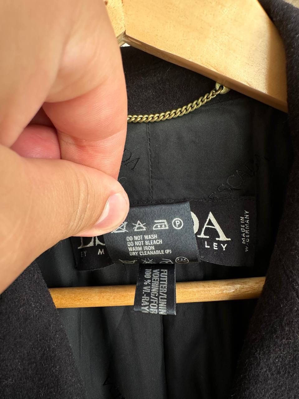 Escada × Vintage Vintage Escada Margaretha Ley Black Big Logo Wool Blazer Size M / US 6-8 / IT 42-44 - 7 Thumbnail