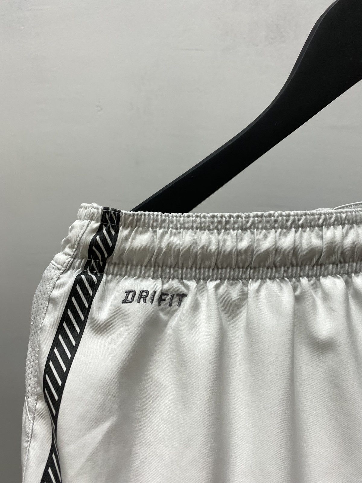 Nike Nike Manchester United 2010 2011 Football Soccer Shorts Size US 32 / EU 48 - 10 Thumbnail