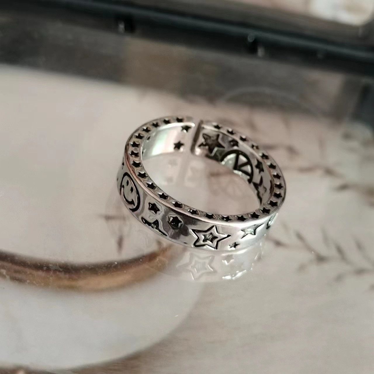 VIBE Vintage Distressed Alloy Smiley Face Ring Size ONE SIZE - 1 Thumbnail