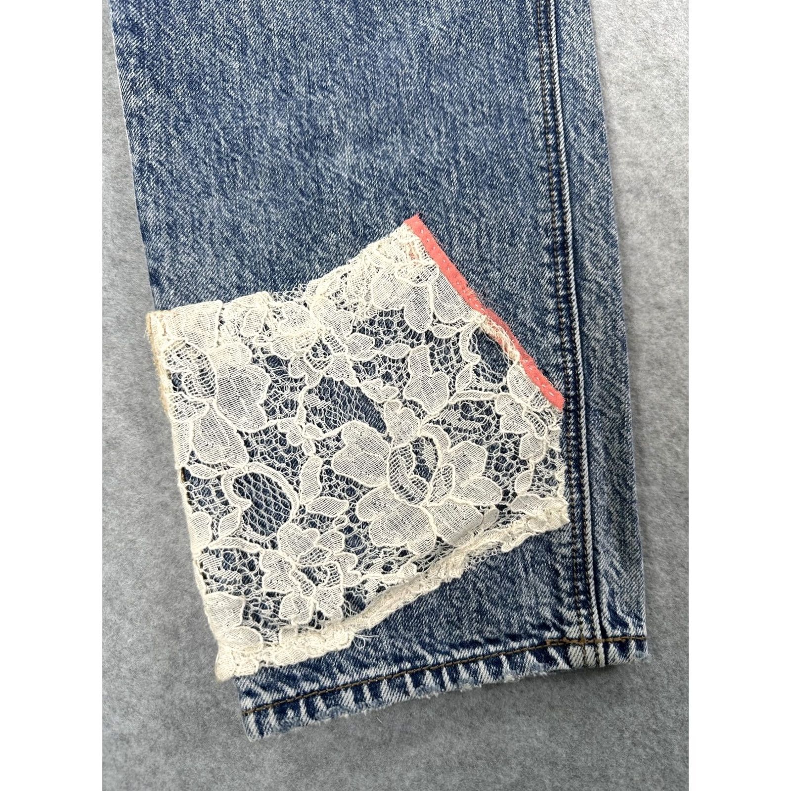American Eagle Outfitters VINTAGE American Eagle Outfitters Jeans Womens 4 Blue High Rise Distressed Lace Mom Embroidered Pockets Bohemian 90s Womens Size 27" / US 4 / IT 40 - 6 Thumbnail