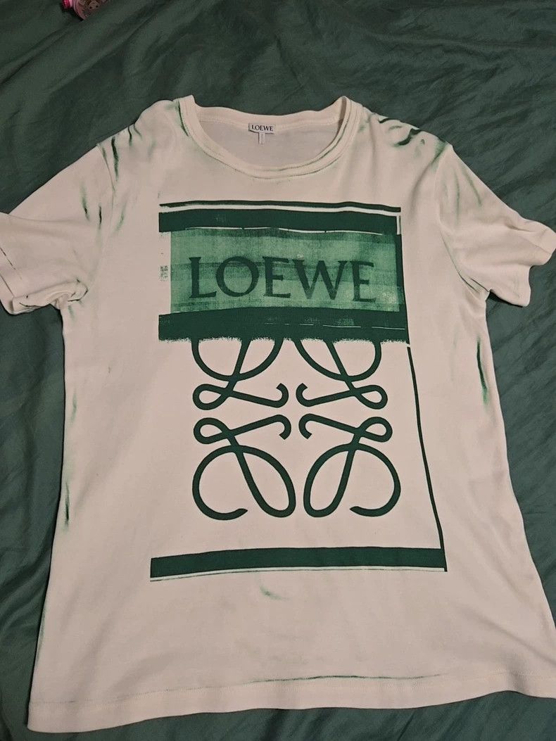 LOEWE White short-sleeved T-shirt with large green Logo on