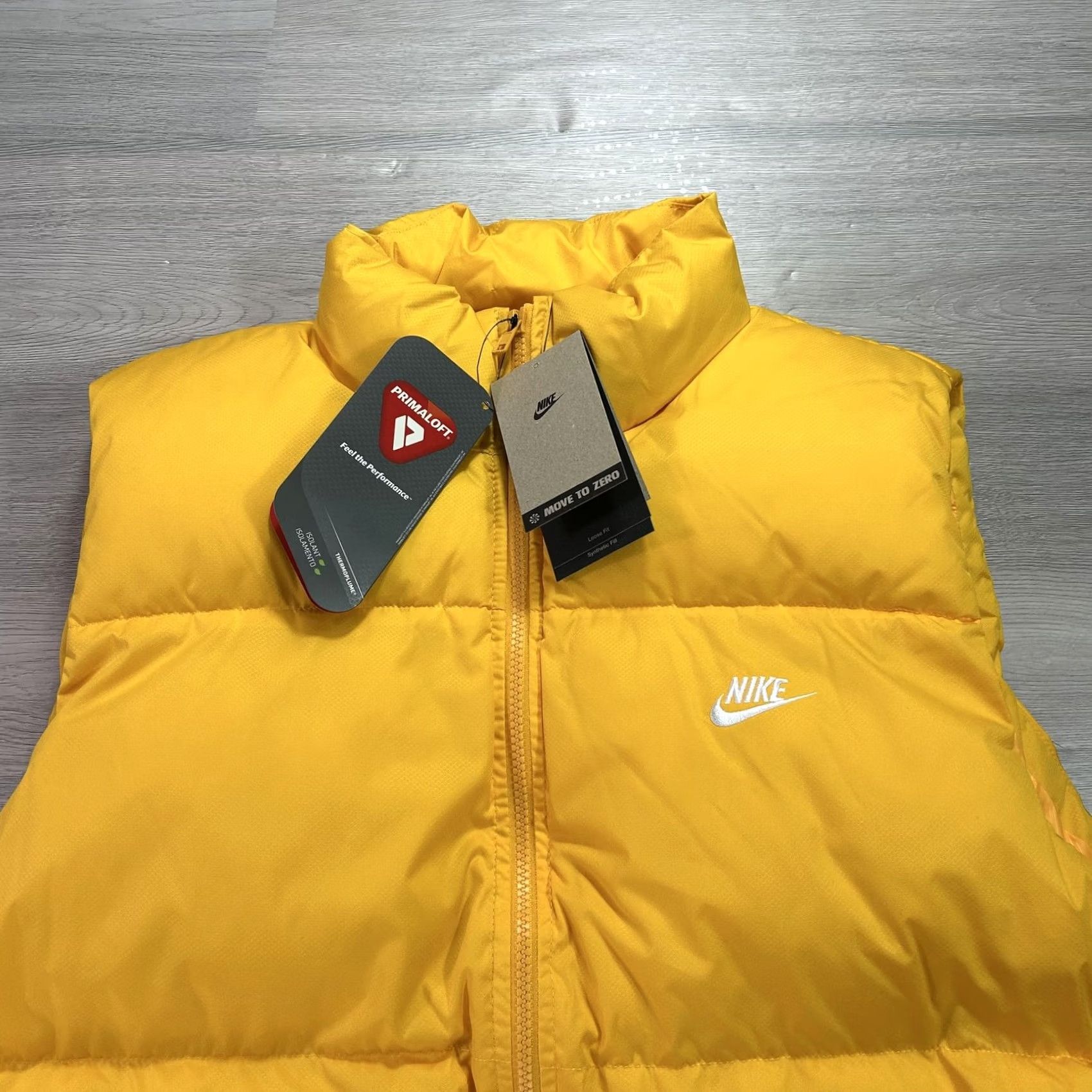 Nike VINTAGE Nike Puffer Vest Mens L Yellow Insulated Quilted Zip Pockets FB7373-739 Size US L / EU 52-54 / 3 - 4 Thumbnail