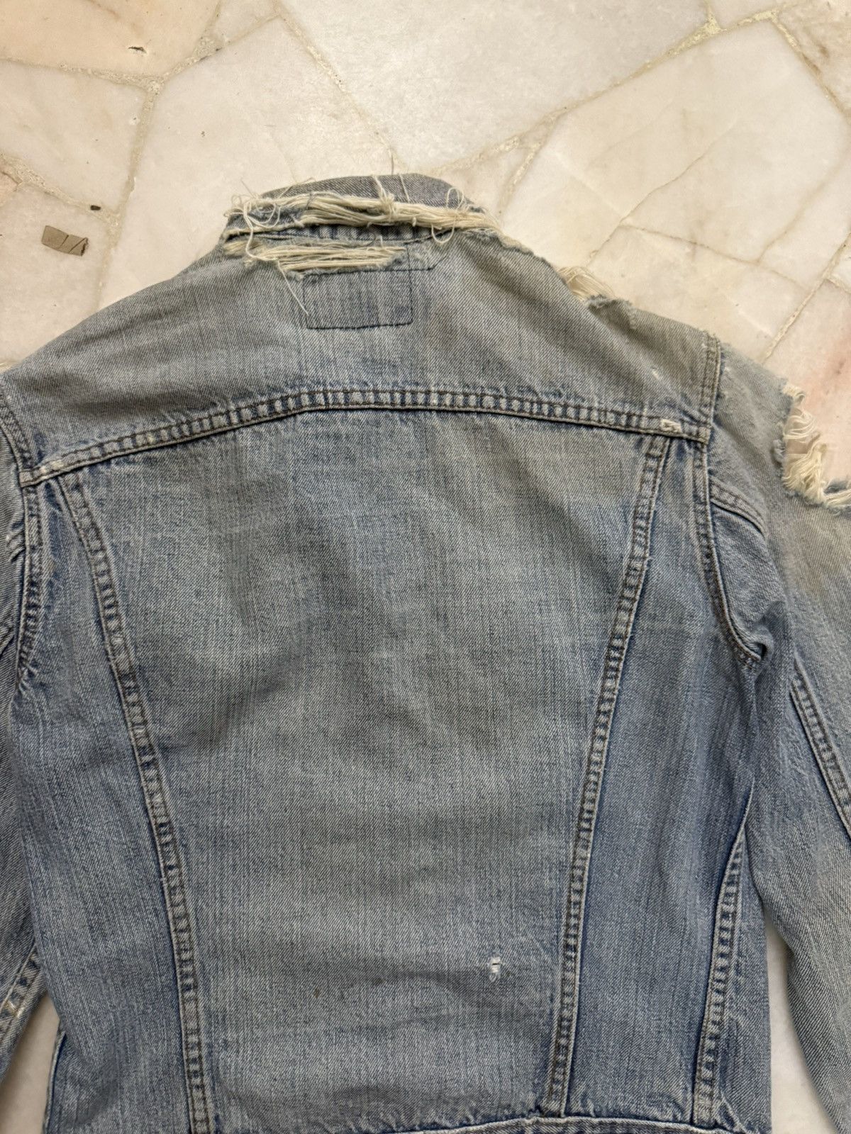 Levi's Vintage Clothing 70s Vtg LEVIS Thrashed Distressed Denim Trucker Jacket Size US S / EU 44-46 / 1 - 9 Thumbnail