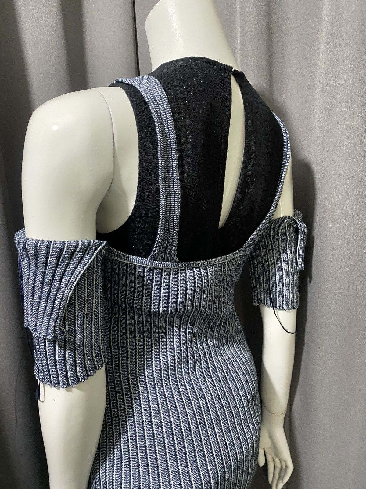 Victoria Beckham Victoria Beckham Cold-Shoulder Midi Dress Size S / US 4 / IT 40 - 11 Thumbnail