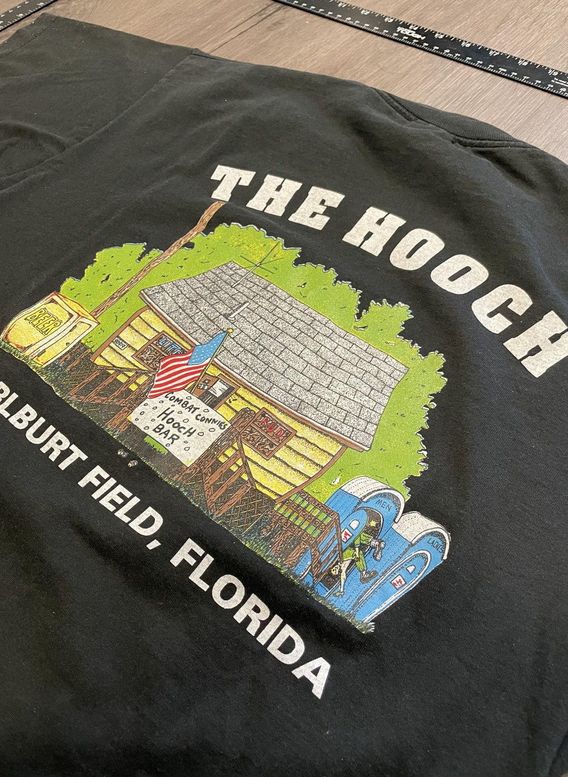 Fruit Of The Loom × Vintage Vintage USA “The Hooch Bar” Graphic T-shirt (Sz.L) Size US L / EU 52-54 / 3 - 5 Thumbnail