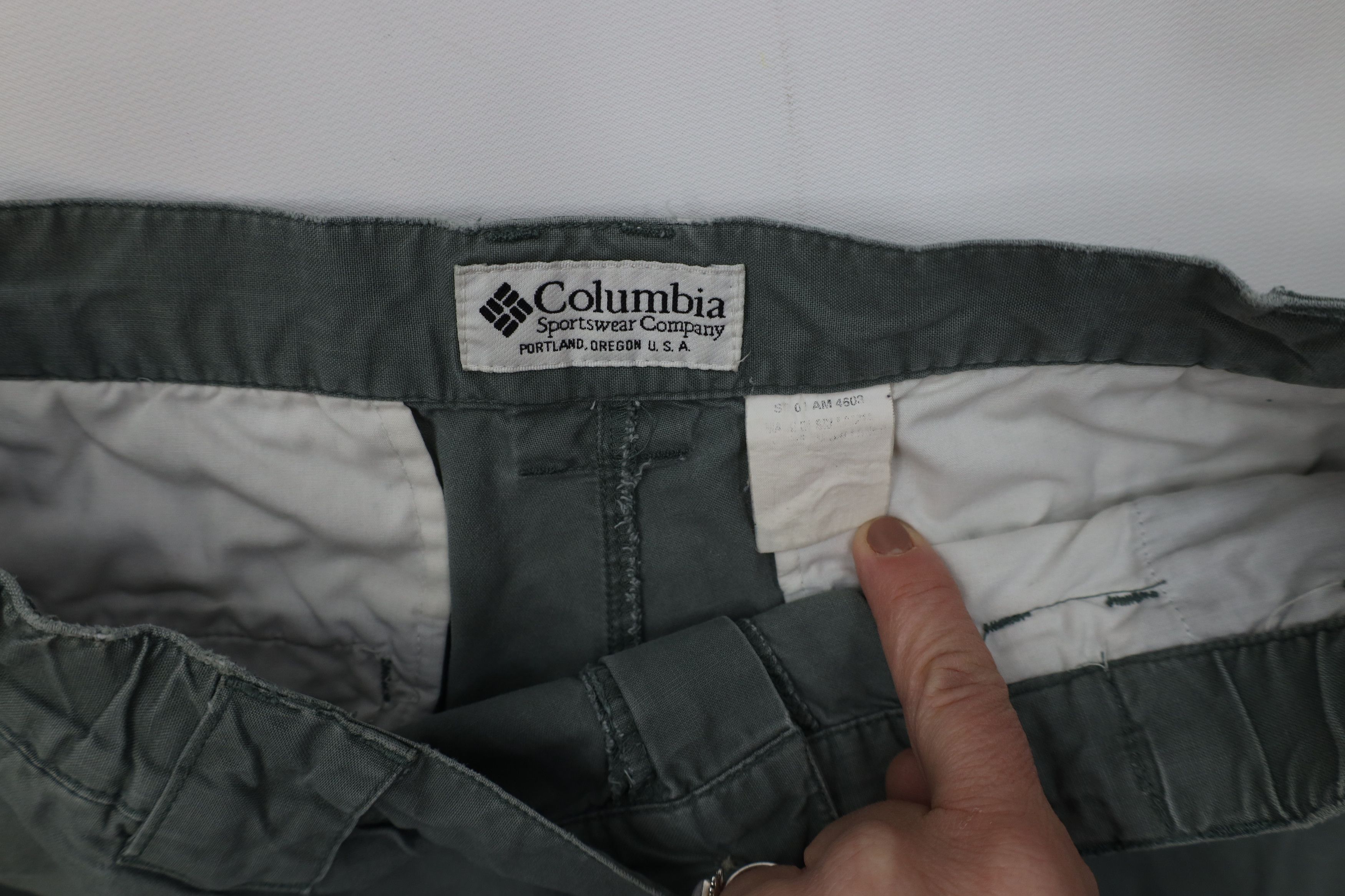 Columbia Vintage 90s Columbia Above Knee Cargo Shorts Green Cotton Size US 32 / EU 48 - 9 Thumbnail