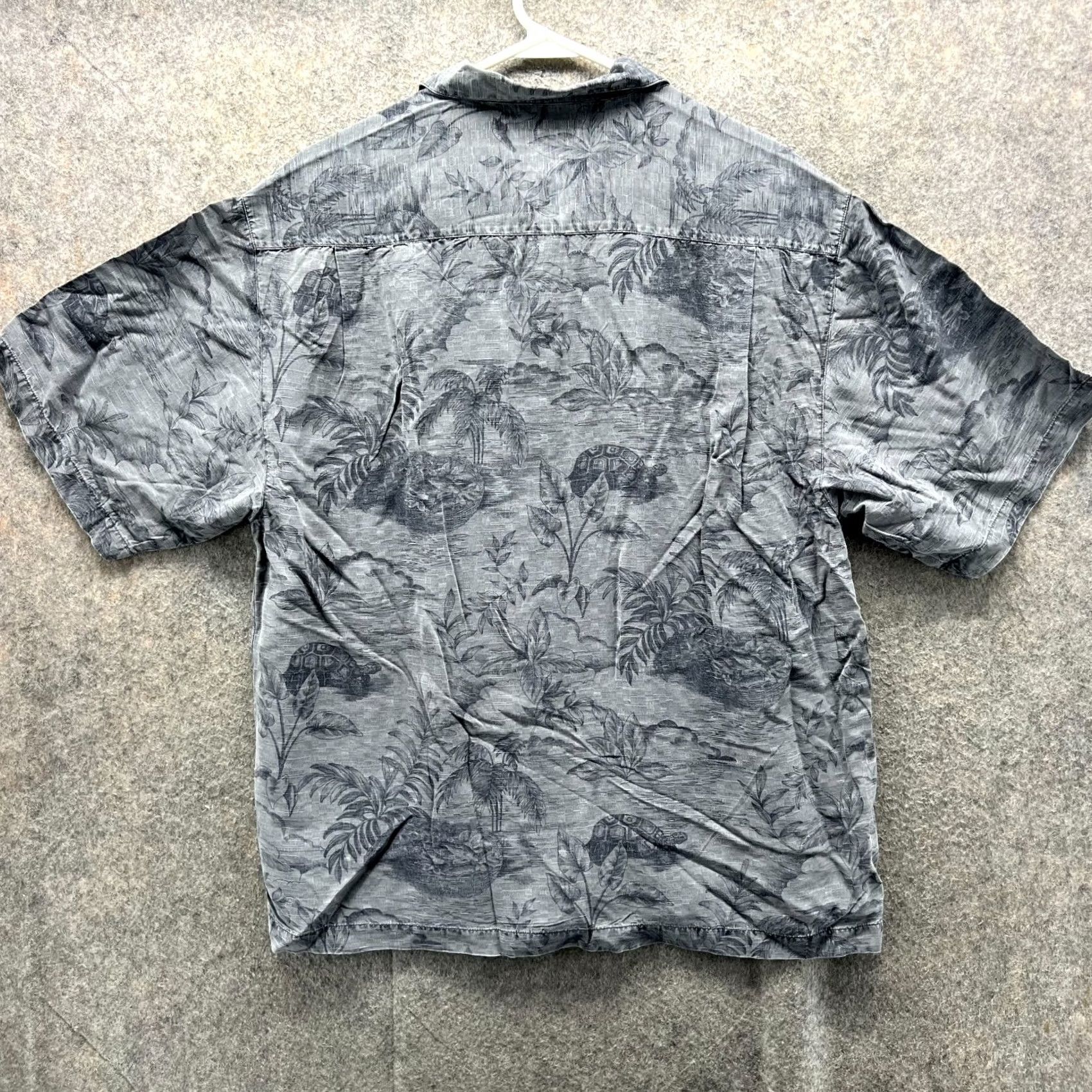Tommy Bahama VINTAGE Tommy Bahama Shirt Men Medium Gray Button-Down Silk Hawaiian Turtle Print Floral Size US M / EU 48-50 / 2 - 2 Thumbnail