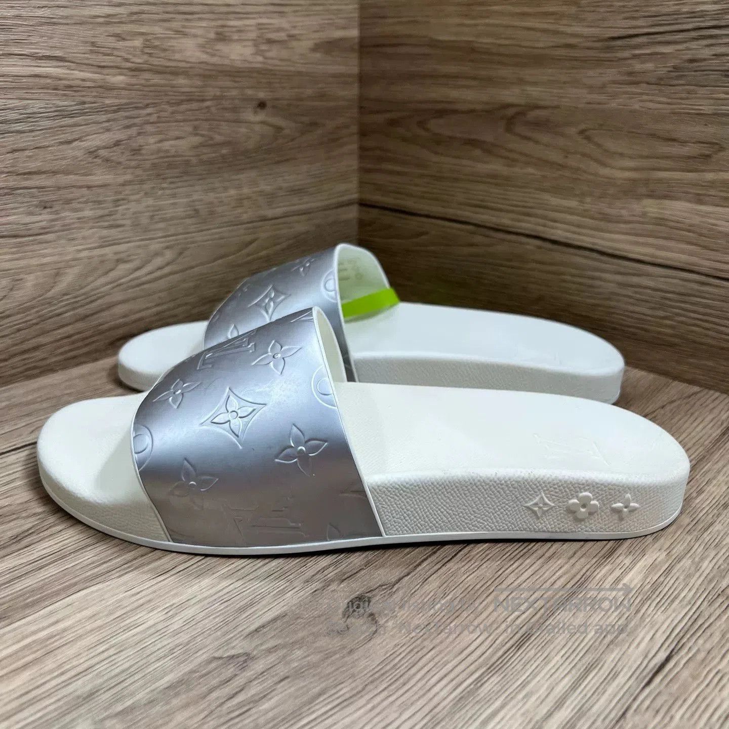 Louis Vuitton Louis Vuitton Silver Embossed Slippers. Size US 8 / EU 41 - 3 Thumbnail