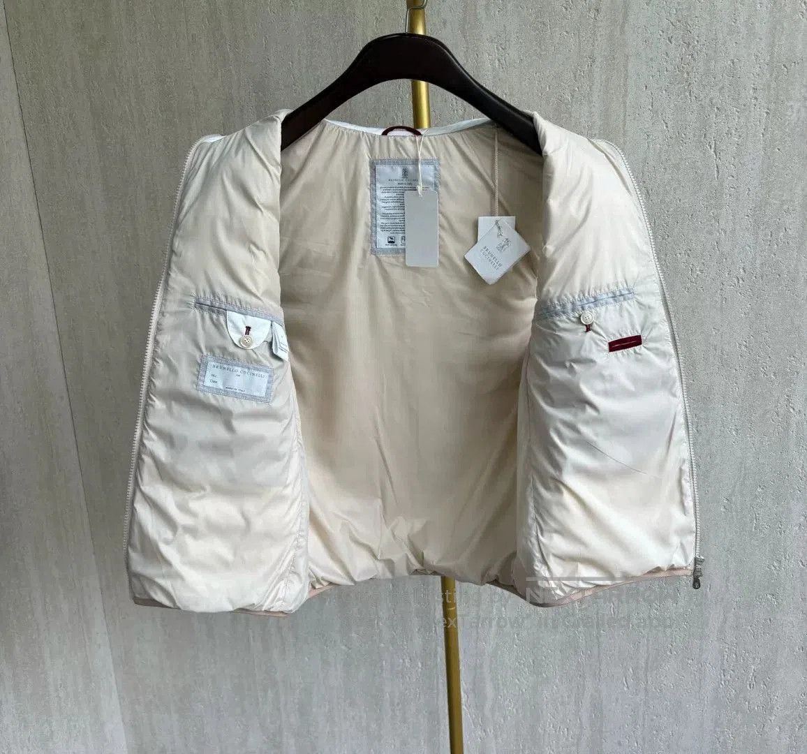 Brunello Cucinelli Brunello Cucinelli White Down Vest. Size US XS / EU 42 / 0 - 4 Thumbnail