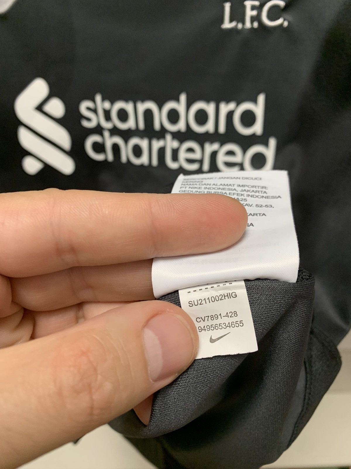 Nike Liverpool Nike soccer jersey LFC L standard chartered Size US L / EU 52-54 / 3 - 3 Thumbnail