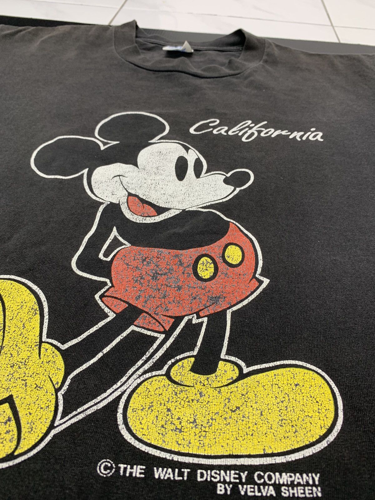Mickey Mouse Vintage Thrashed Faded 90s Velva Sheen Mickey Faded Tshirt Size US M / EU 48-50 / 2 - 5 Thumbnail