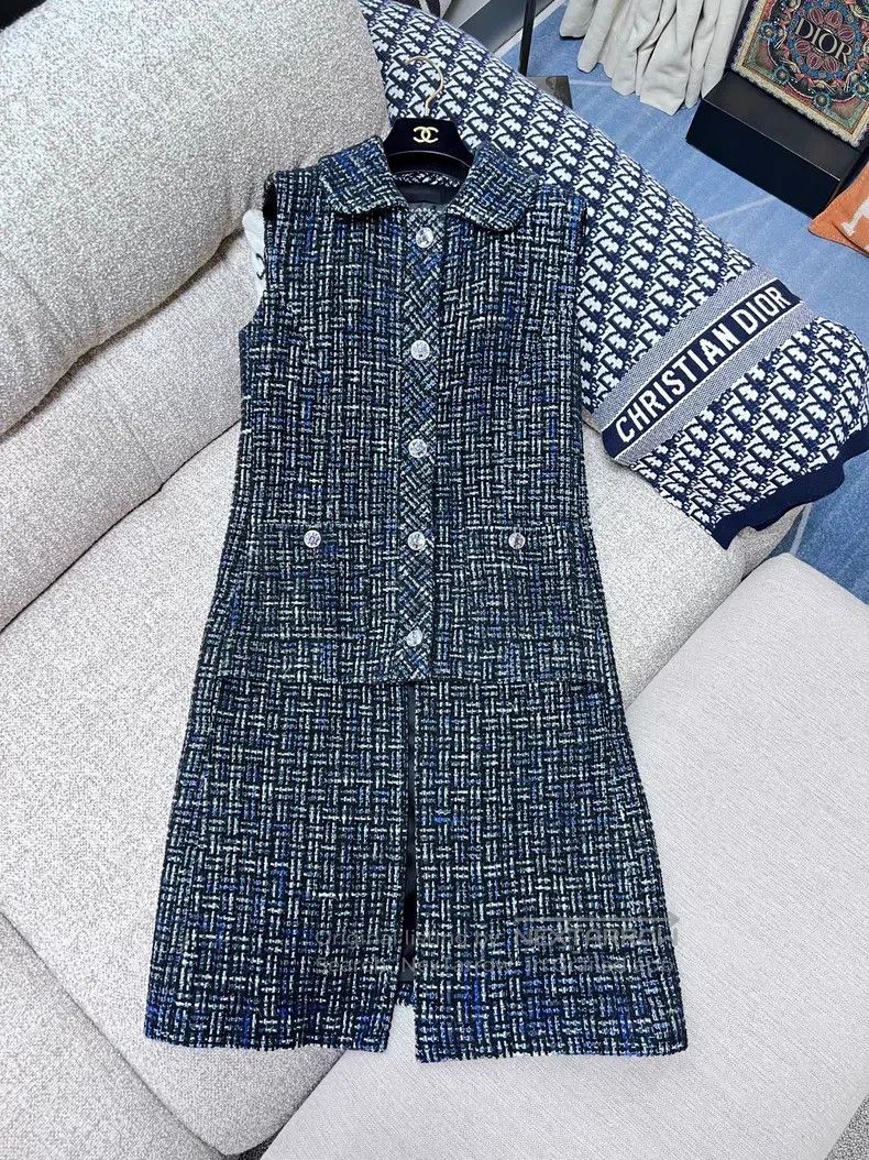 Chanel Chanel 22A high-end handicraft workshop 36-yard blue and b Size XS / US 0-2 / IT 36-38 - 2 Thumbnail