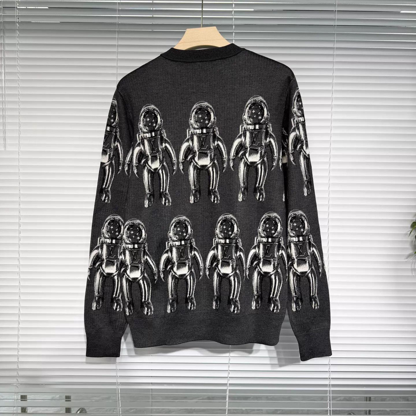 Louis Vuitton LV Knit Sweater Astronaut Pattern Dark Gray M Size US M / EU 48-50 / 2 - 2 Thumbnail