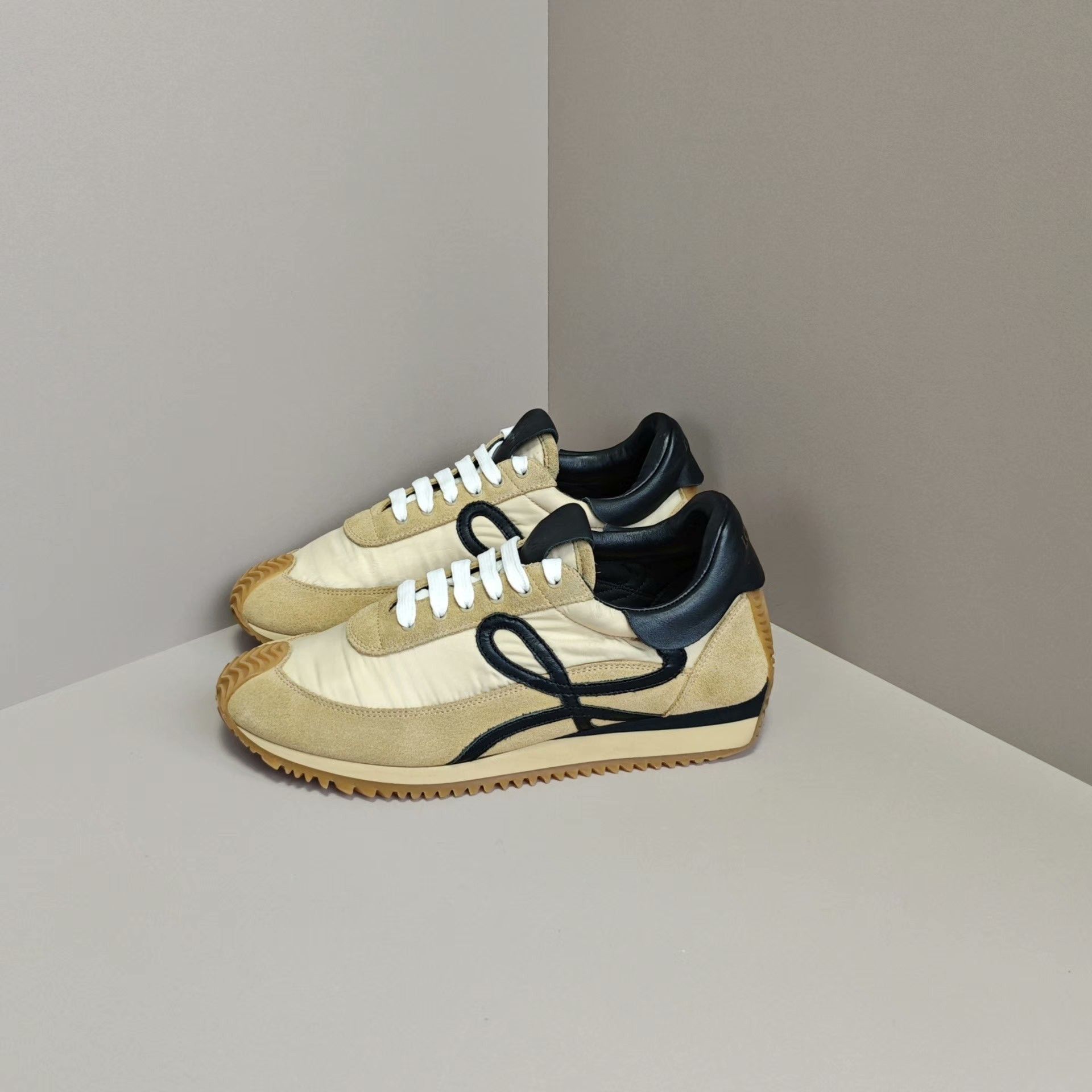 Loewe Loewe Running Lowtop Sneakers us_8 Women Size US 8 / IT 38 - 1 Thumbnail