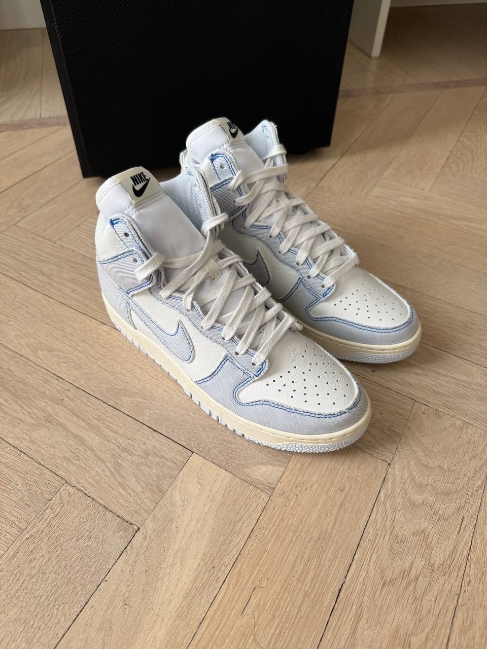 Nike Size US 8.5 / EU 42 Size US 8.5 / EU 41-42 - 1 Thumbnail
