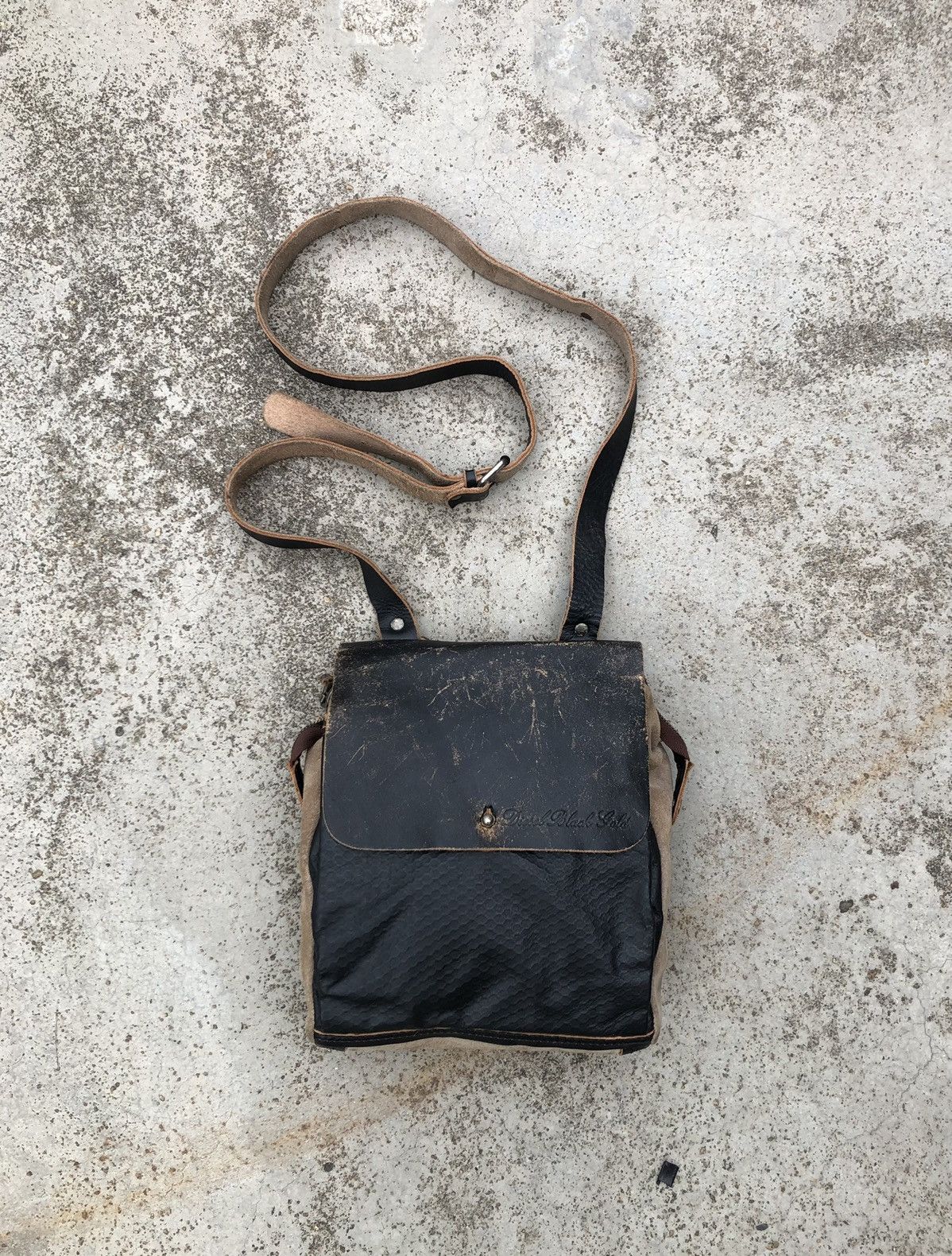 Diesel FULLY LEATHER DIESEL BLACK GOLD SLINGBAG Size ONE SIZE - 1 Thumbnail