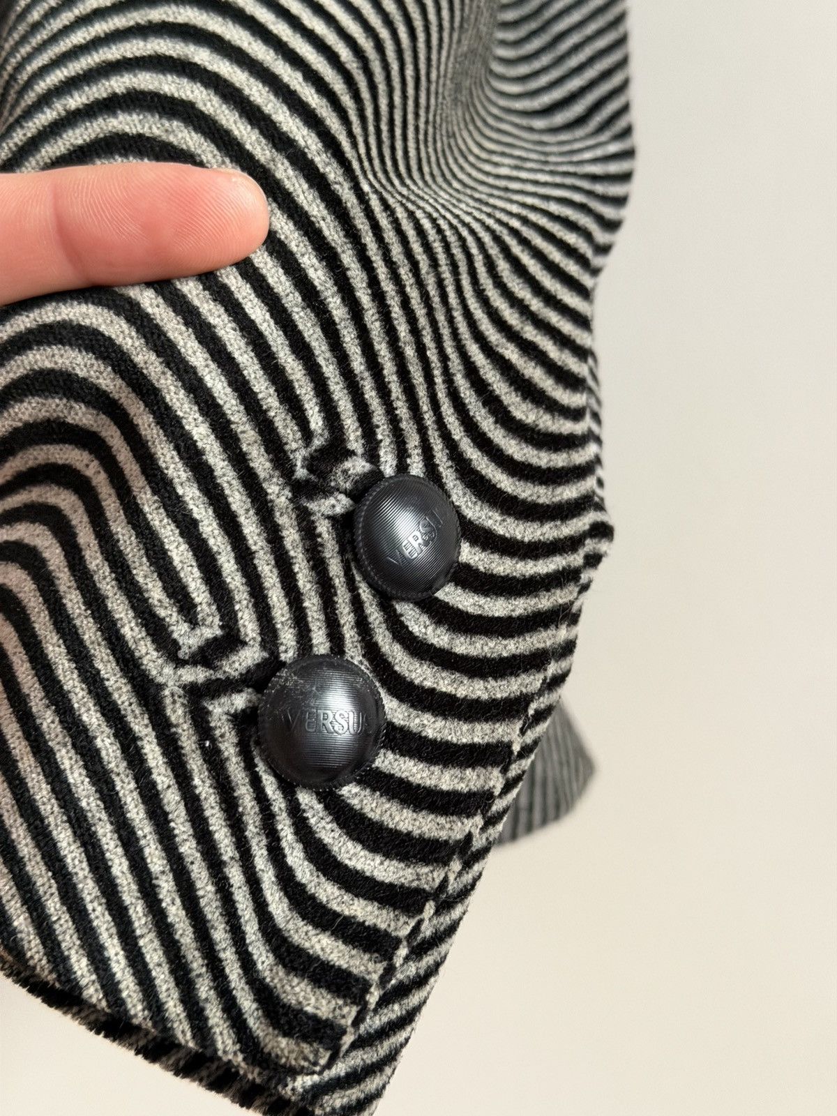 Versus Versace Vintage Versus Versace Zebra Velvet Blazer Size M / US 6-8 / IT 42-44 - 5 Thumbnail