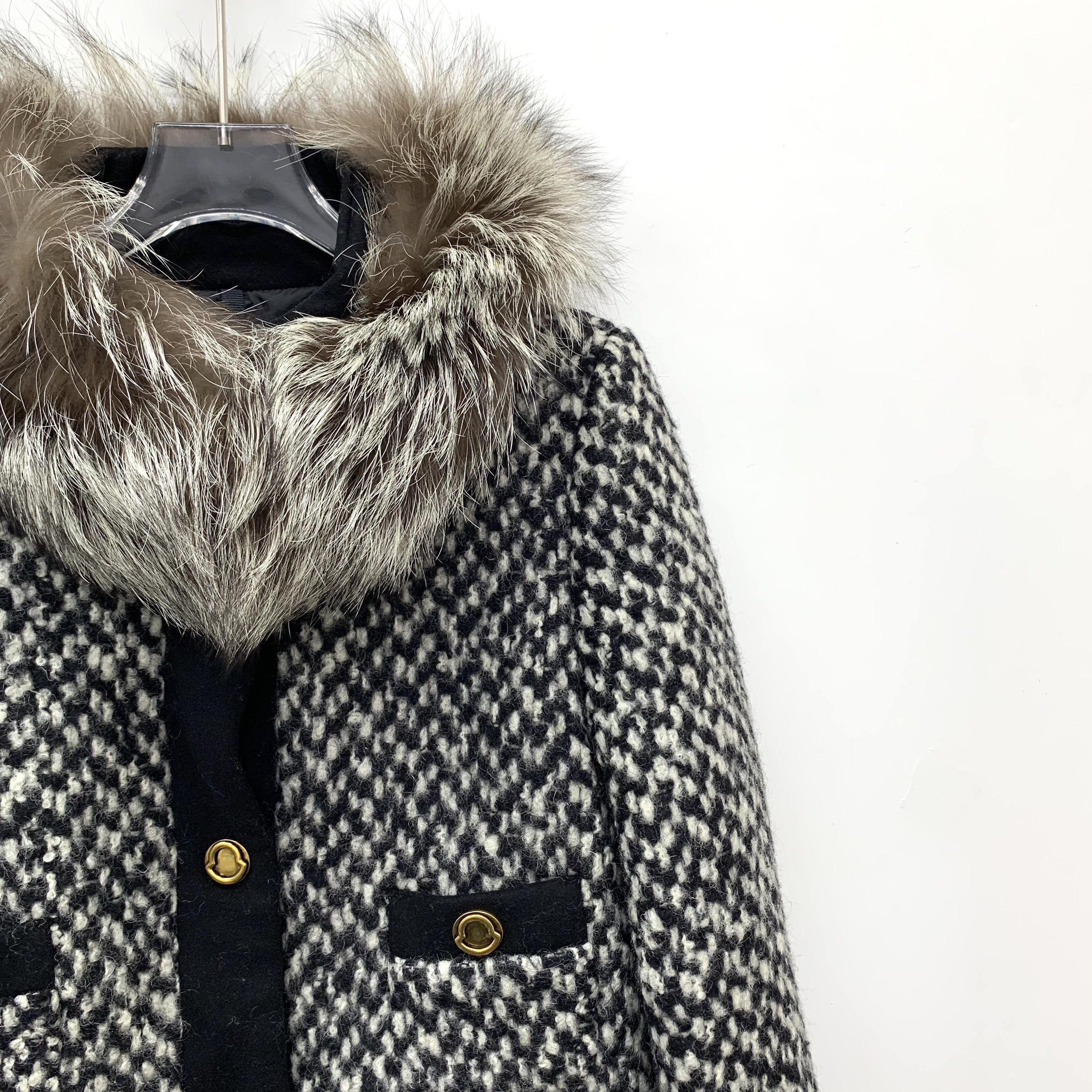 Moncler Moncler Nai Down Jacket Colorblock with Fur Trim (XS) Size XS / US 0-2 / IT 36-38 - 3 Thumbnail