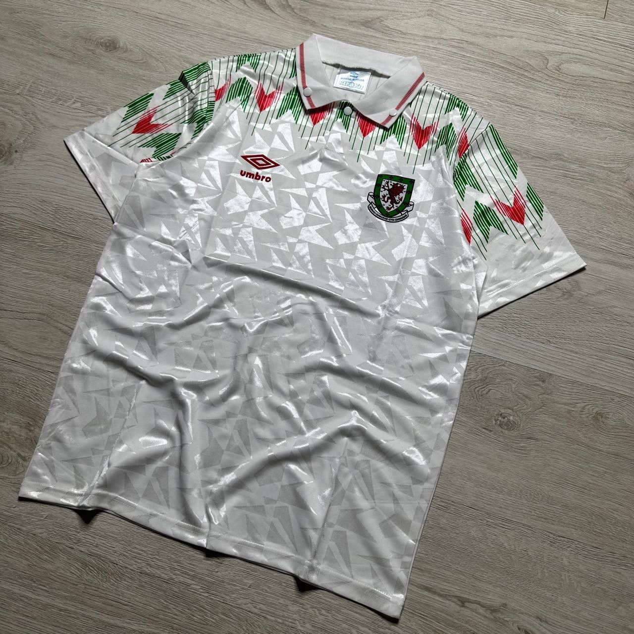 Umbro Vintage Umbro Wales Soccer jersey - Size L Size US L / EU 52-54 / 3 - 2 Thumbnail