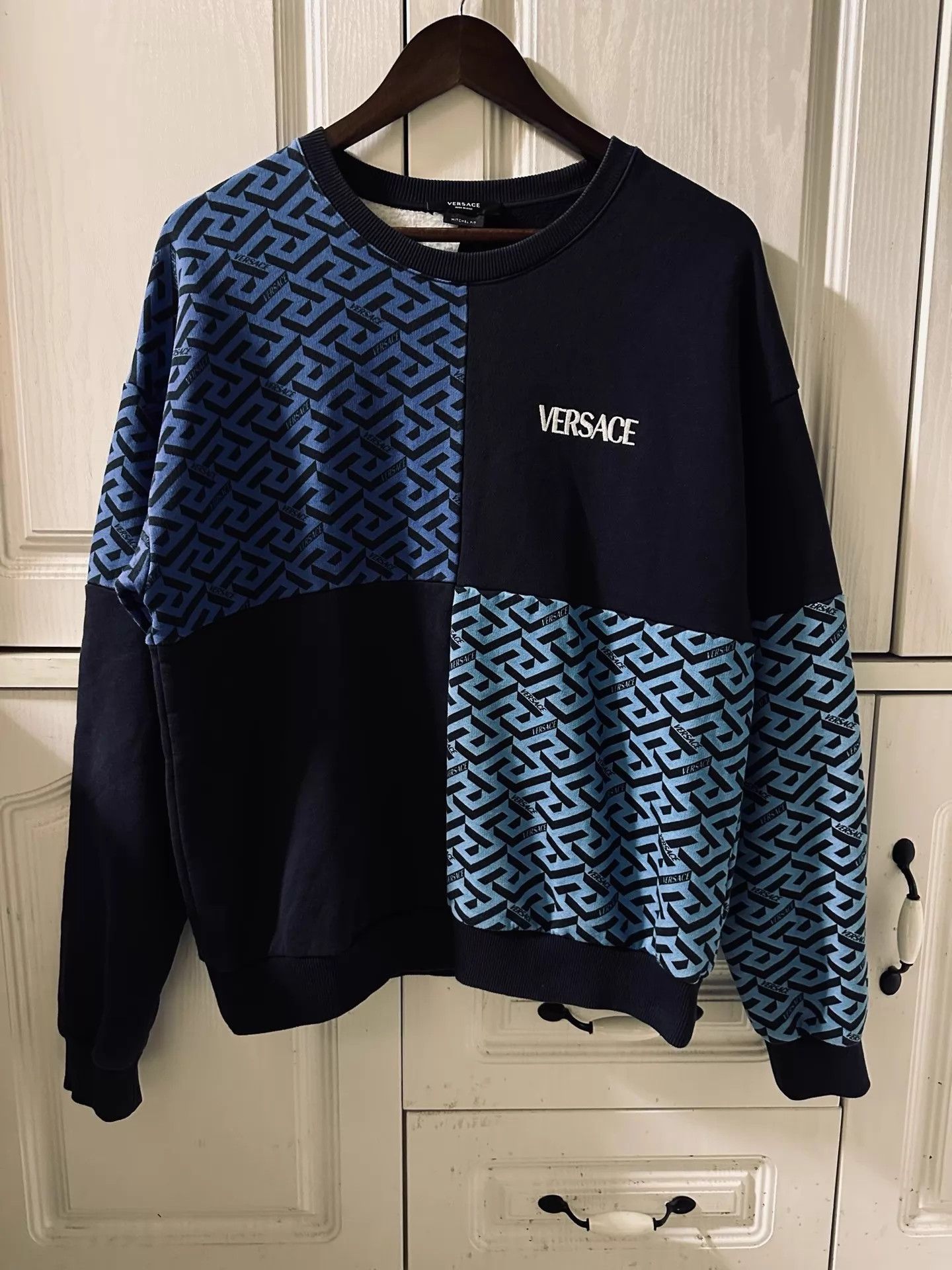 Versace Versace Runway Celebrity New Swirl Design S 9/10 Size US S / EU 44-46 / 1 - 1 Thumbnail