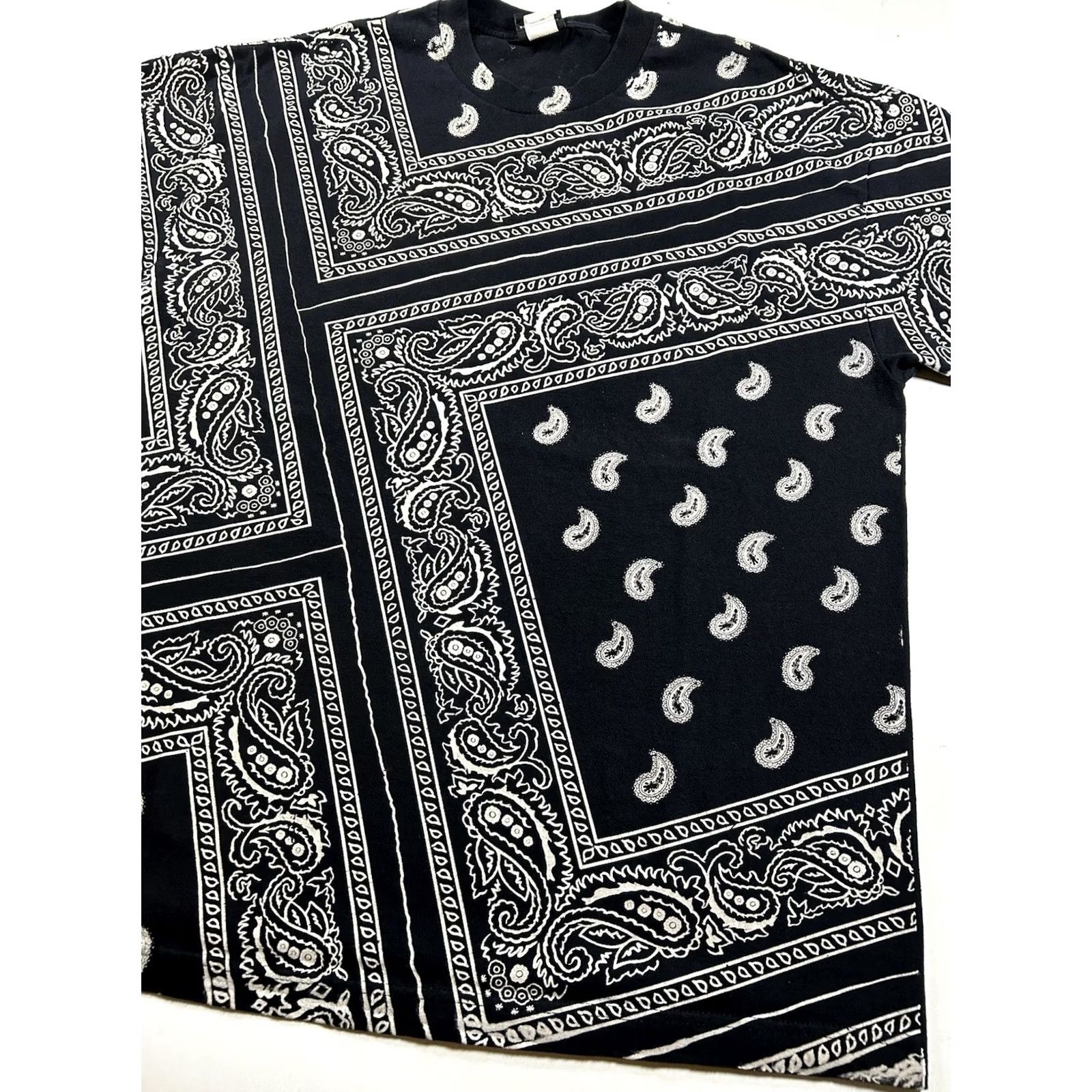 Vintage VINTAGE Hybrid T Shirt Mens XL Black Paisley Bandana Skater Grunge 00s Size US XL / EU 56 / 4 - 5 Thumbnail