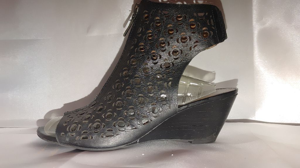 Franco Sarto Franco Sarto Akrona Leather Peep Toes Size 7.5 Size US 7.5 / IT 37.5 - 2 Thumbnail