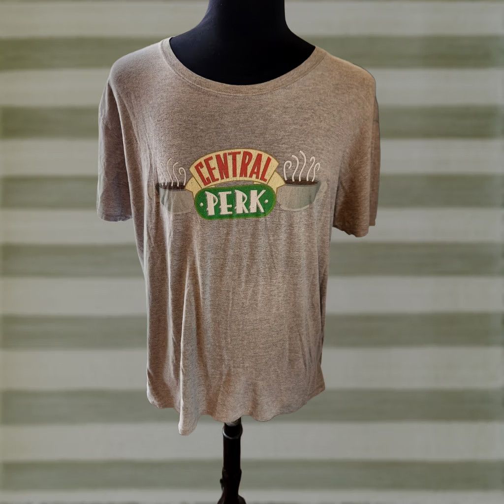 Vintage FRIENDS Central Perk T-Shirt Adult XL Gray Soft Short Sleeve Size US XL / EU 56 / 4 - 1 Thumbnail