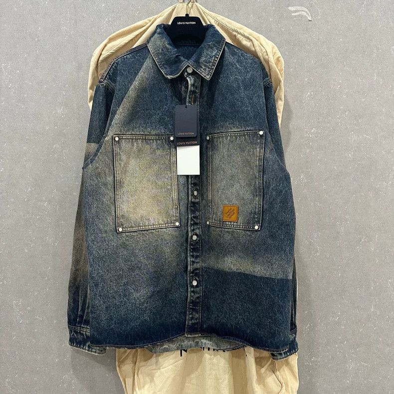 Louis Vuitton Louis Vuitton Wash and make old logo shirt 2505-Nextarrow Size US L / EU 52-54 / 3 - 1 Thumbnail