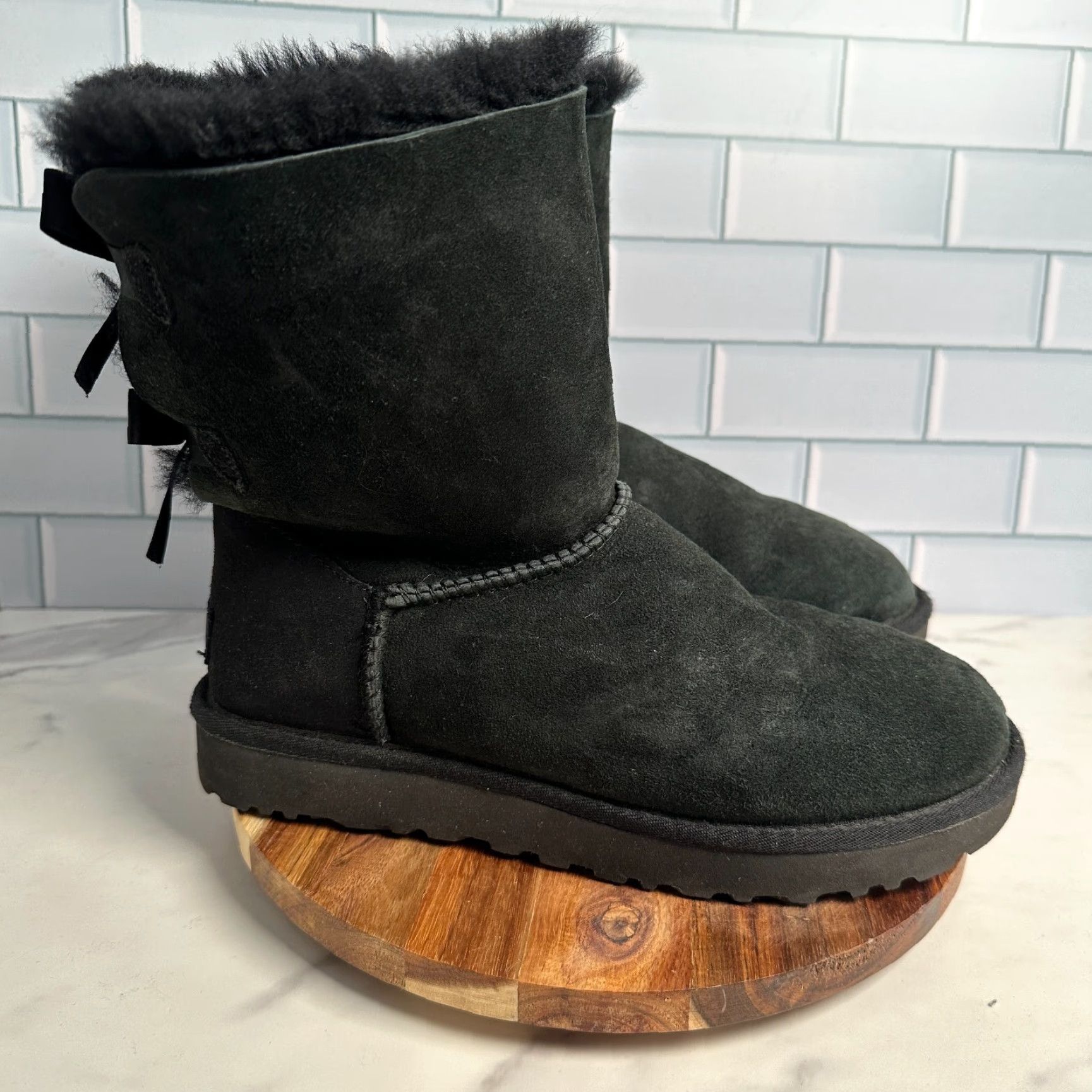Ugg UGG Bailey Bow II Boots Womens Size 8 Black Satin Bows Sheepskin Size US 6 / IT 36 - 4 Thumbnail