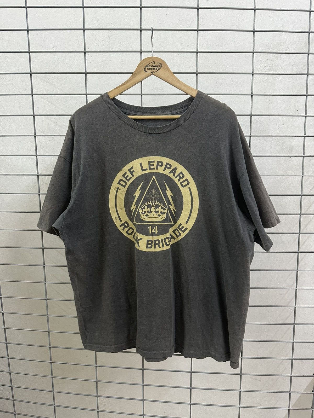 Band Tees × Vintage Beautiful Faded Vintage Def Leppard Rock Brigade Band Tee Size US XL / EU 56 / 4 - 1 Thumbnail