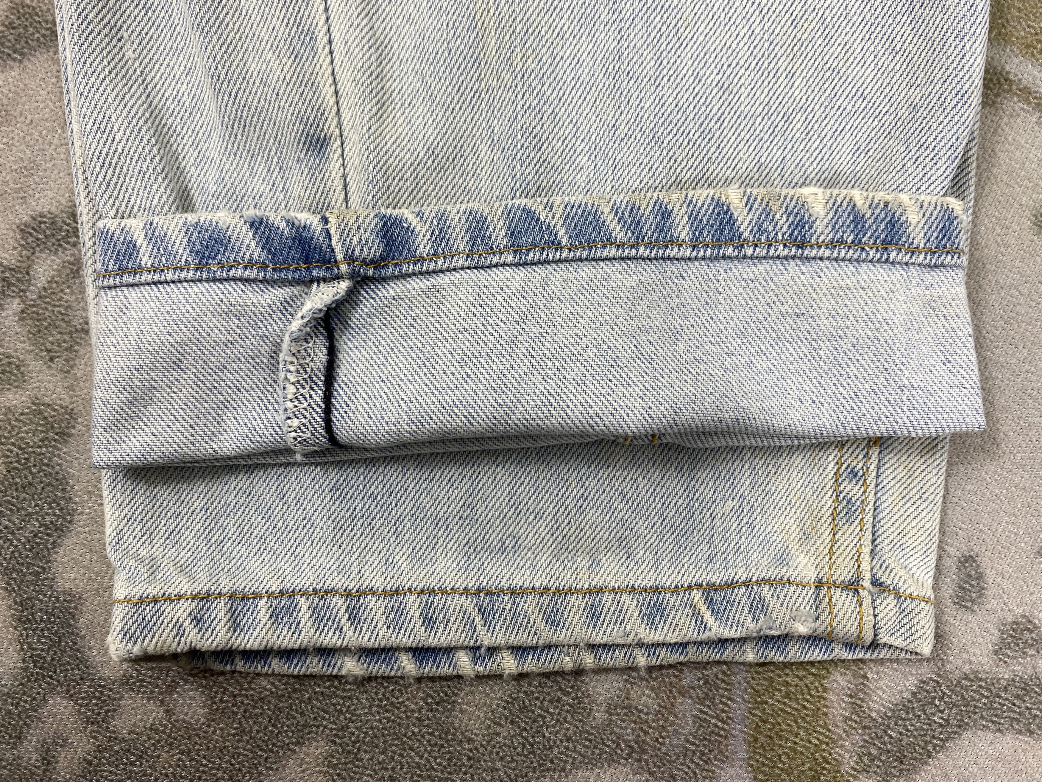 Levi's Light Wash Vintage Levi's 560 Jeans 35x32 Denim -JN1024 Size US 35 - 15 Thumbnail
