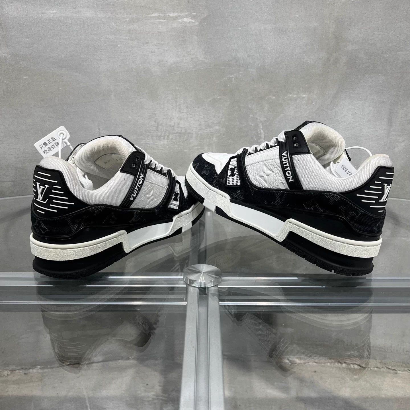 Louis Vuitton LV Trainer B&W Denim Box UK2.5 36.5 Size US 5.5 / IT 35.5 - 5 Thumbnail