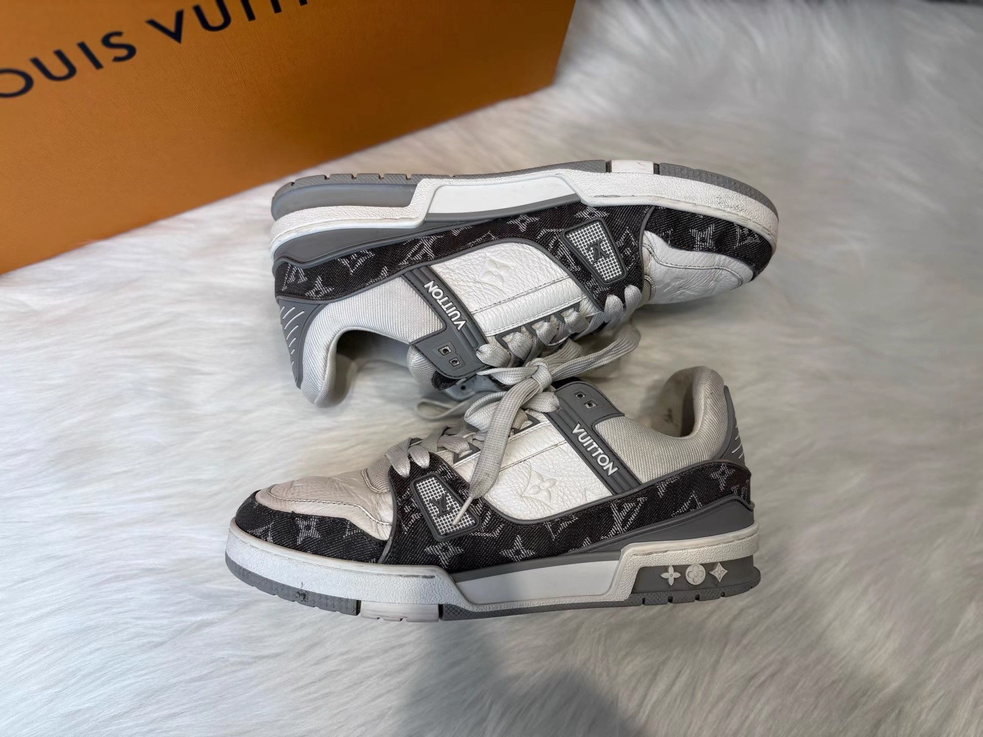 Louis Vuitton Louis Vuitton Grey & White Denim Trainer Sneakers K36 Size US 7 / EU 40 - 7 Thumbnail
