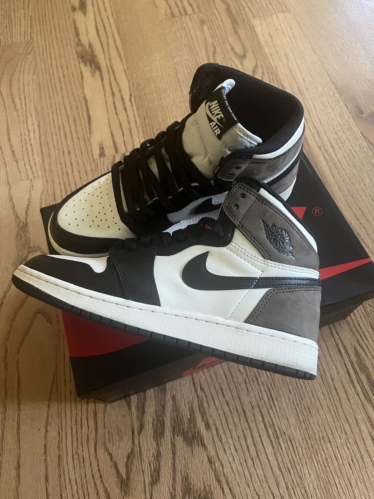 Nike Jordan 1 Mocha Retro High OG (6.5Y - GS) Size US 6.5 / EU 39-40 - 15 Thumbnail