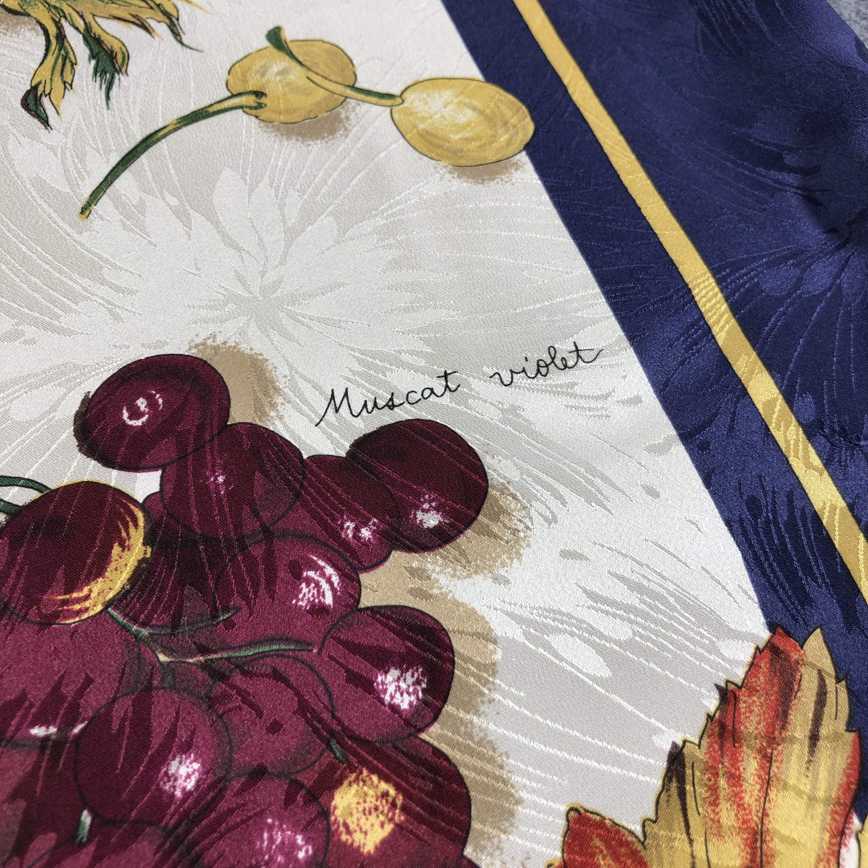Vintage Luxury Hand Rolled Silk Scarf M491 Size ONE SIZE - 4 Thumbnail