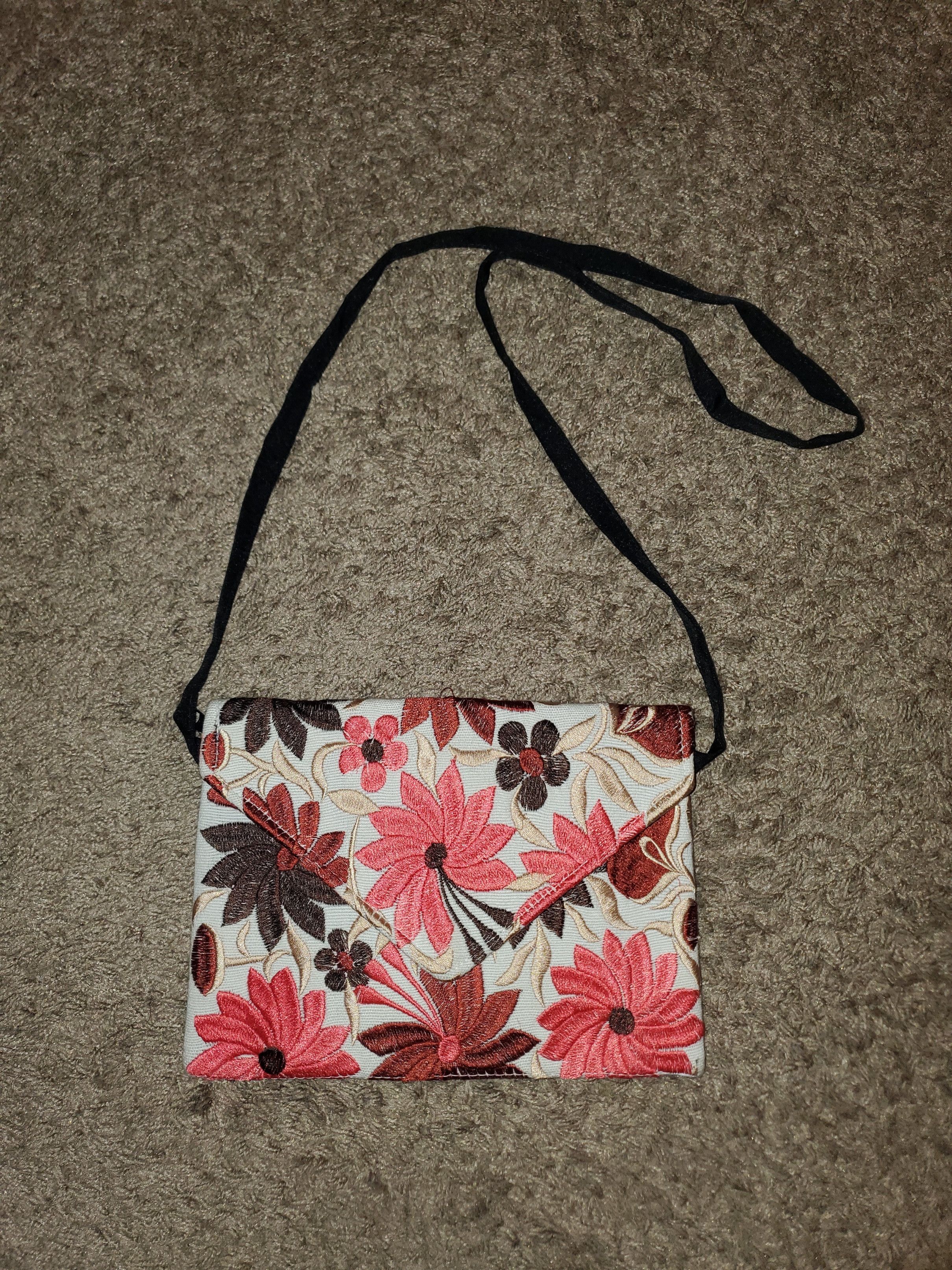 Other *NWOT* Unique full floral embroidered crossbody bag Size ONE SIZE - 2 Thumbnail