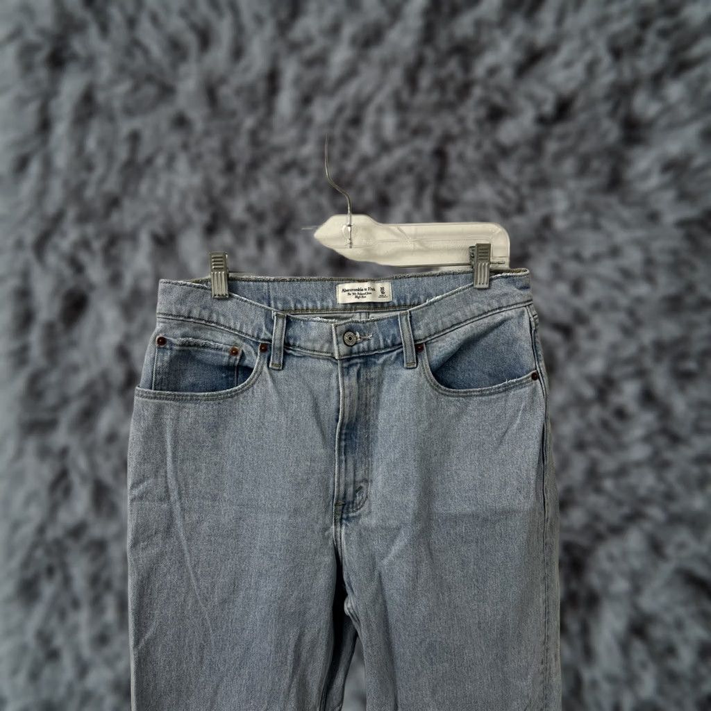 Abercrombie & Fitch Abercrombie & Fitch 90s Relaxed High Rise Jeans Womens Size 32 Light Wash Blue 90s Retro Vintage Style Jeans Women Size 24" / US 00 / IT 34 - 1 Thumbnail