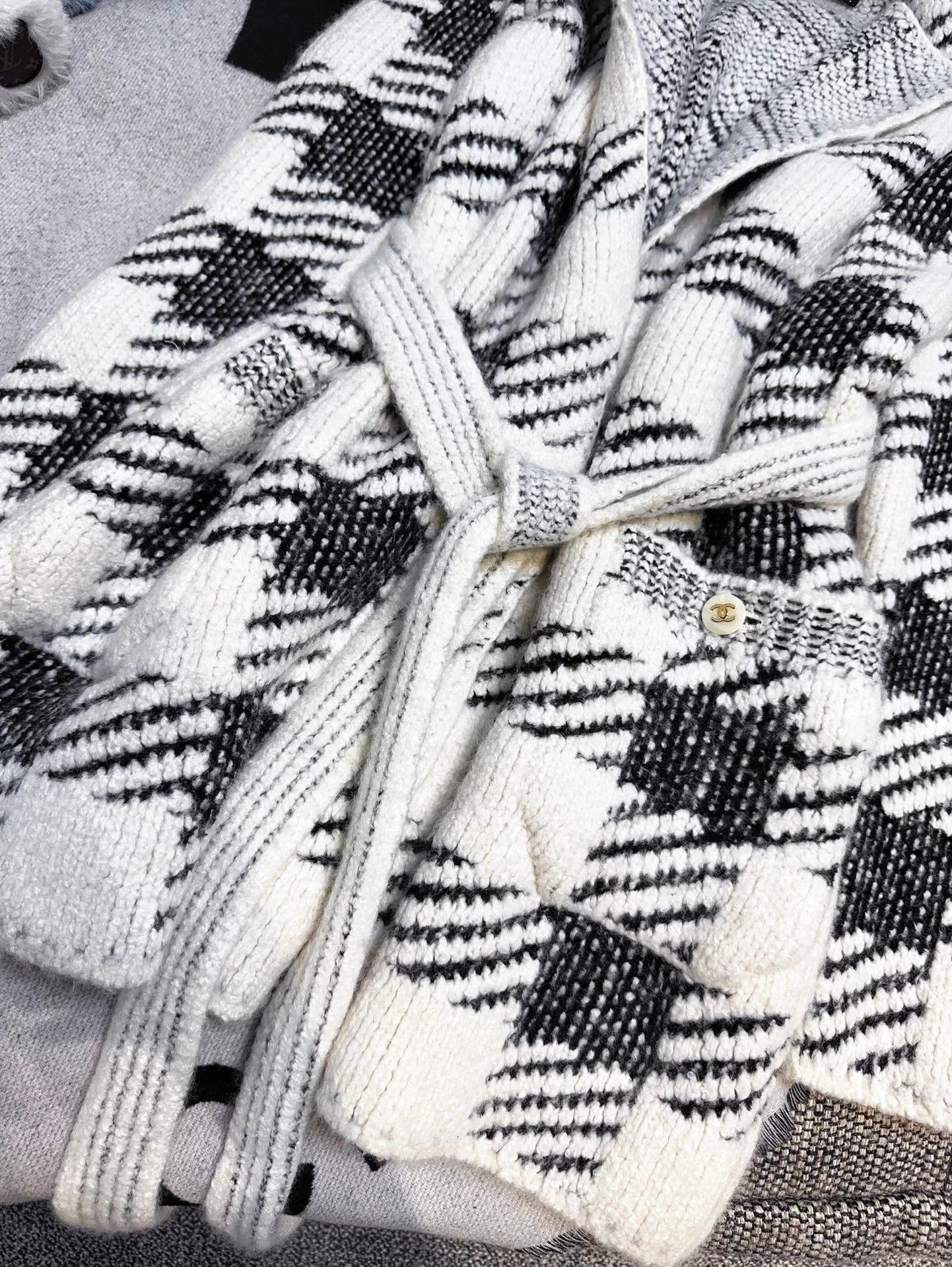 Chanel Chanel 18B Black & White Check Cardigan with Belt Size 36 Size XS / US 0-2 / IT 36-38 - 5 Thumbnail