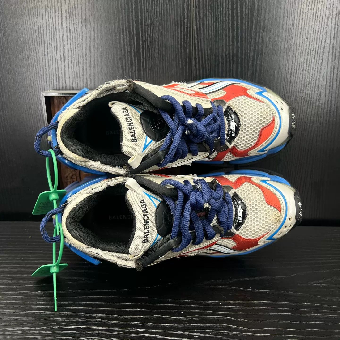 Balenciaga Balenciaga Runner gray/blue/red EUR42 OG box Size US 9 / EU 42 - 4 Thumbnail