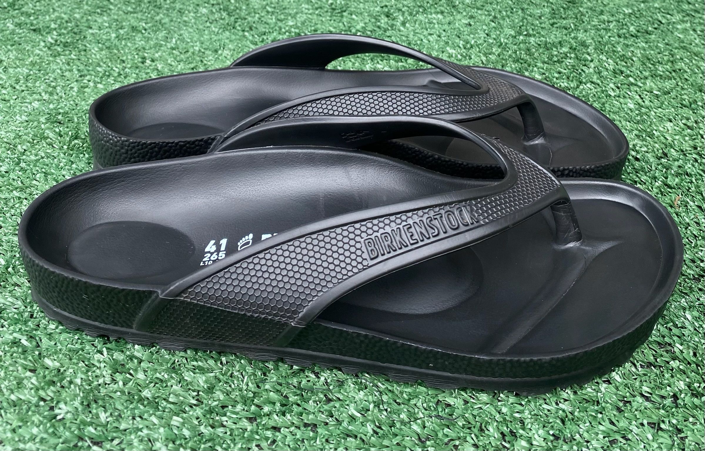 Birkenstock Birkenstock Honolulu Black Sandal Men’s 8 Women’s 10 Size US 8 / EU 41 - 1 Thumbnail
