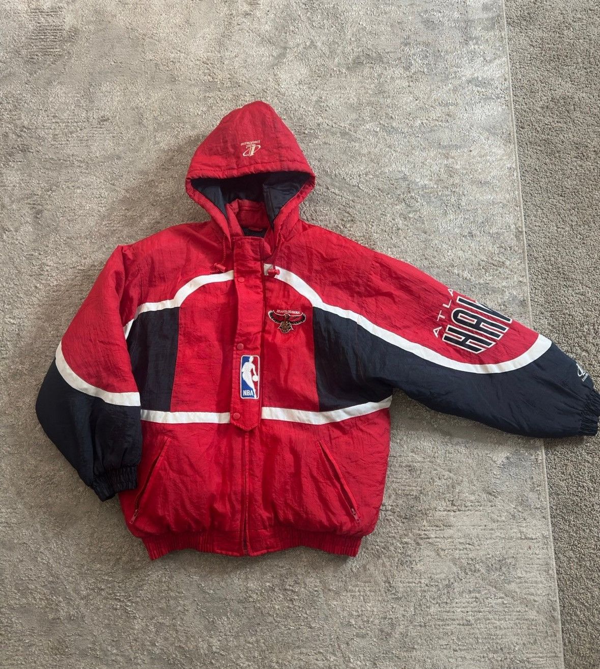 Logo Athletic Vintage Logo Athletic Atlanta Hawks Puffer Jacket L Size US L / EU 52-54 / 3 - 3 Thumbnail