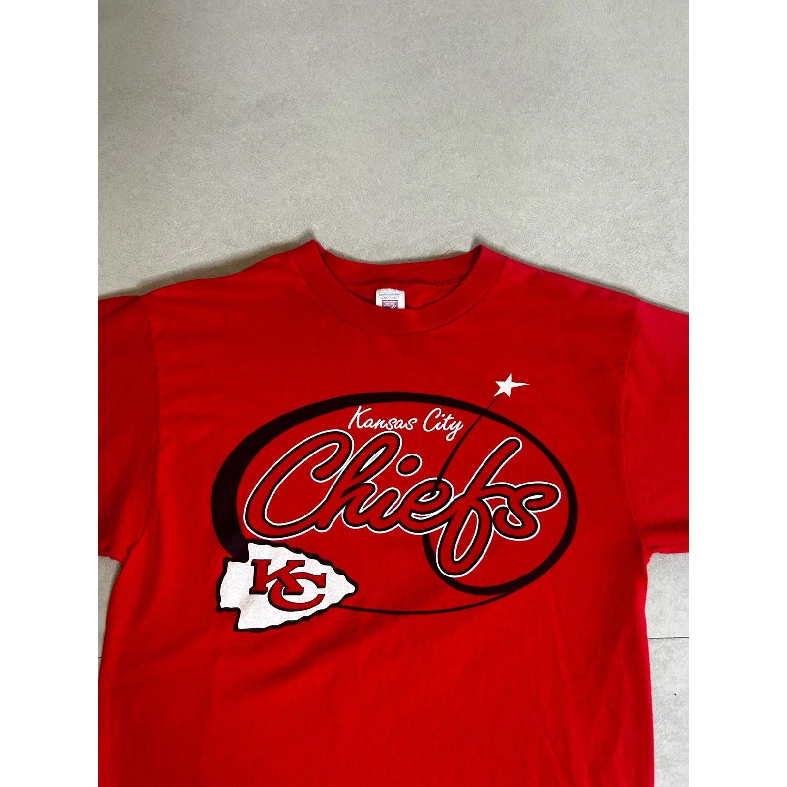 Logo 7 90s Vintage Kansas City Chiefs Script Oval Red T Shirt -L Size US L / EU 52-54 / 3 - 2 Thumbnail
