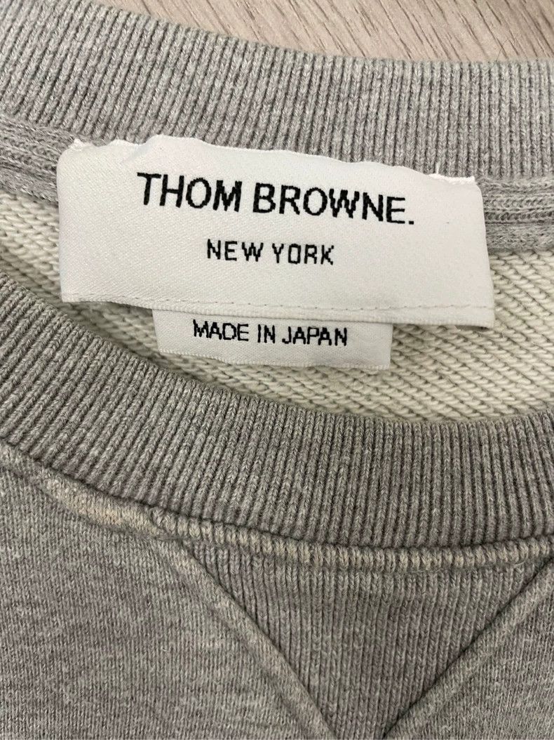 Thom Browne Thom browne Gray four-striped round-neck sweatshirt 2504-Ne Size US XS / EU 42 / 0 - 6 Thumbnail