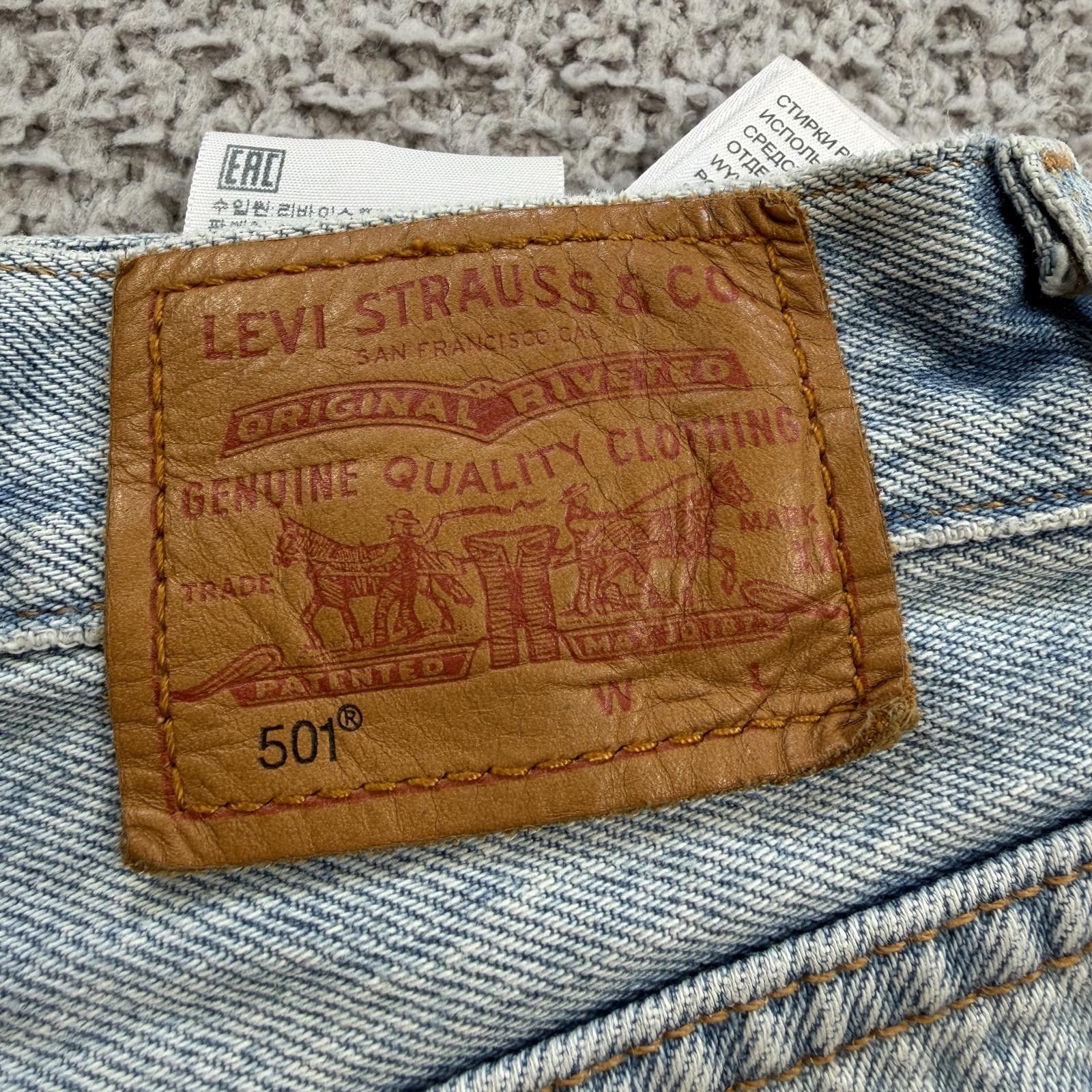 Levi's Levi's 501 Denim Cut Off Shorts Red Logo Tape Distressed W30 Size 30" / US 8 / IT 44 - 4 Thumbnail