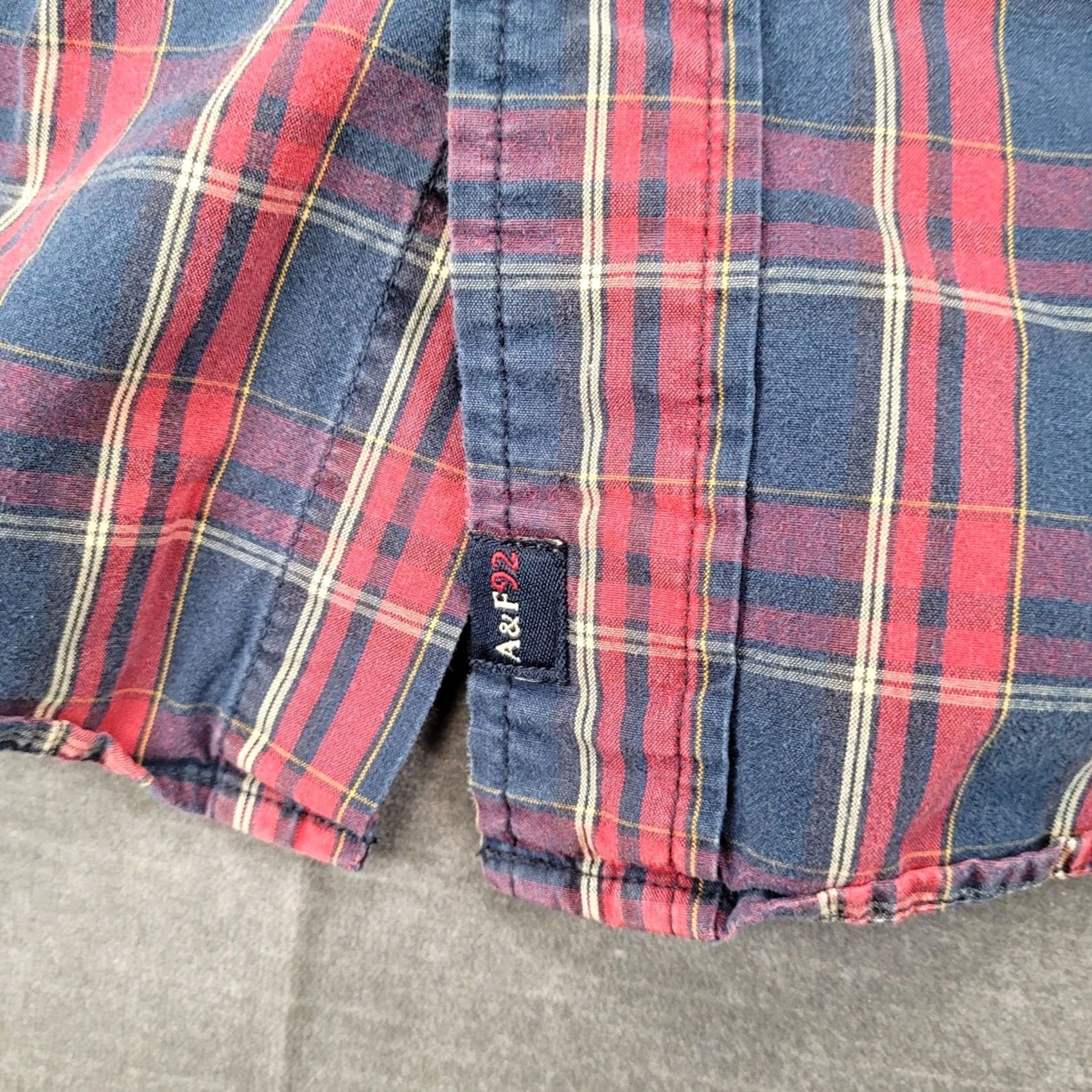 Abercrombie & Fitch Abercrombie & Fitch Lg Muscle Fit Plaid Button Down Shirt Red Navy Blue Mens Size US L / EU 52-54 / 3 - 6 Thumbnail