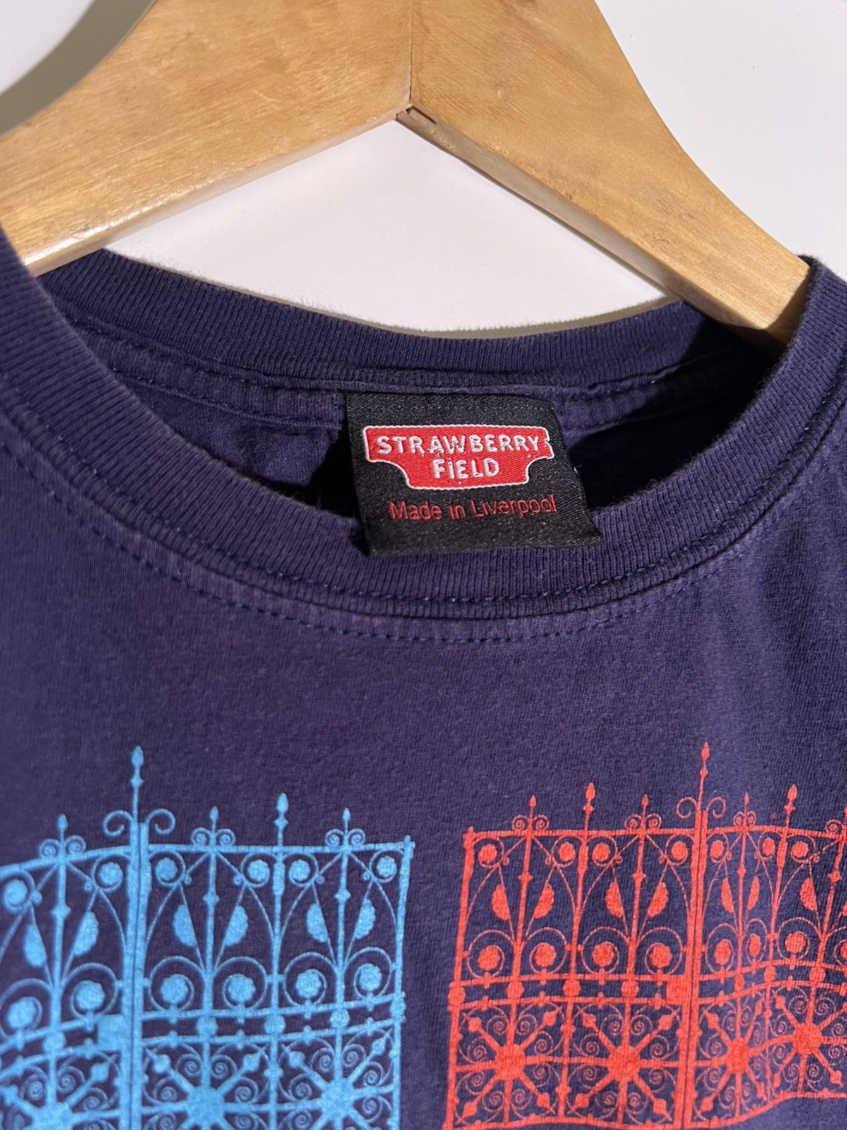 Vintage 2000’s Y2K VTG Vintage Strawberry Fields The Beatles T Shirt Size XS / US 0-2 / IT 36-38 - 5 Thumbnail