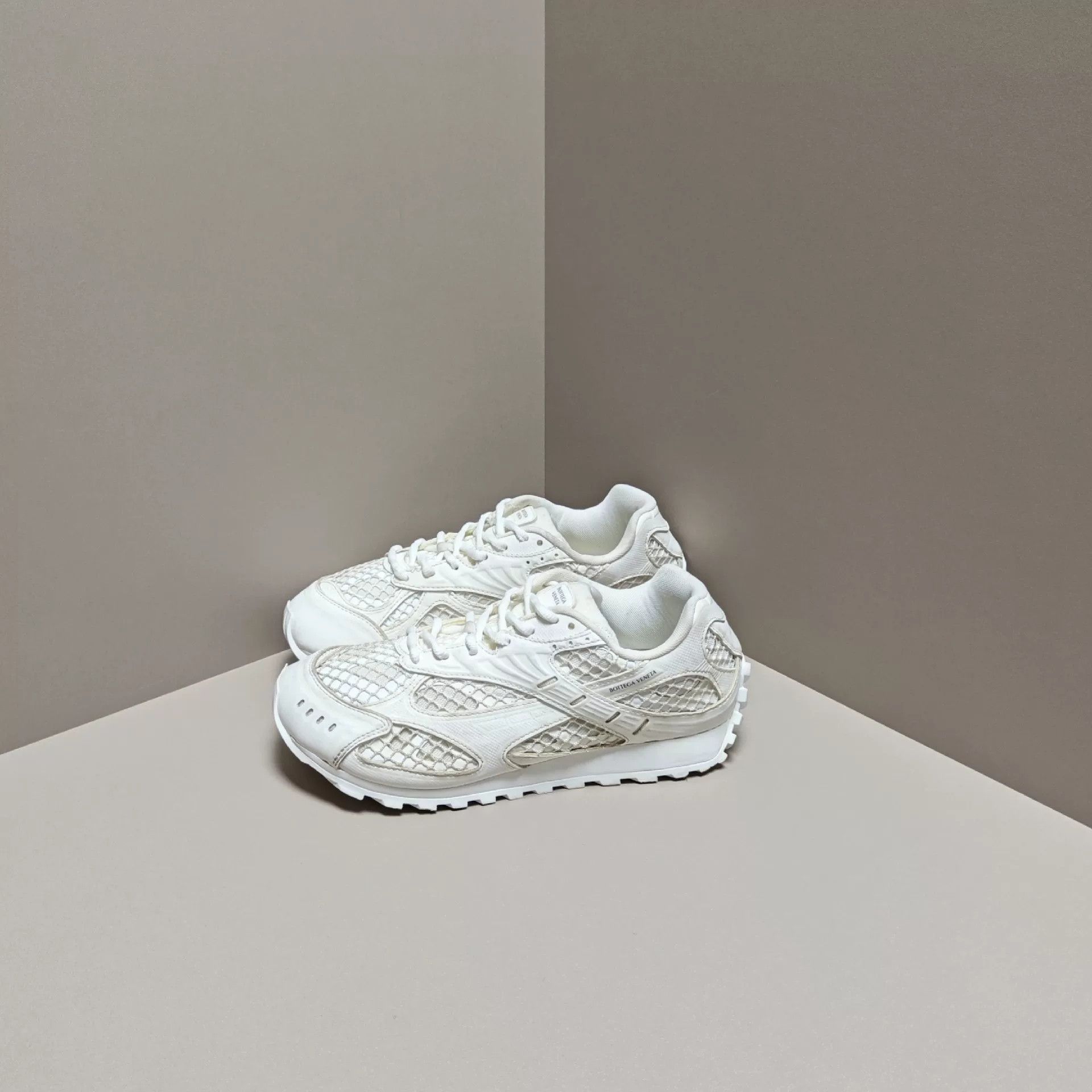 Bottega Veneta Bottega Veneta Casual Lowtop Sneakers 7 Men Size US 7 / EU 40 - 1 Thumbnail
