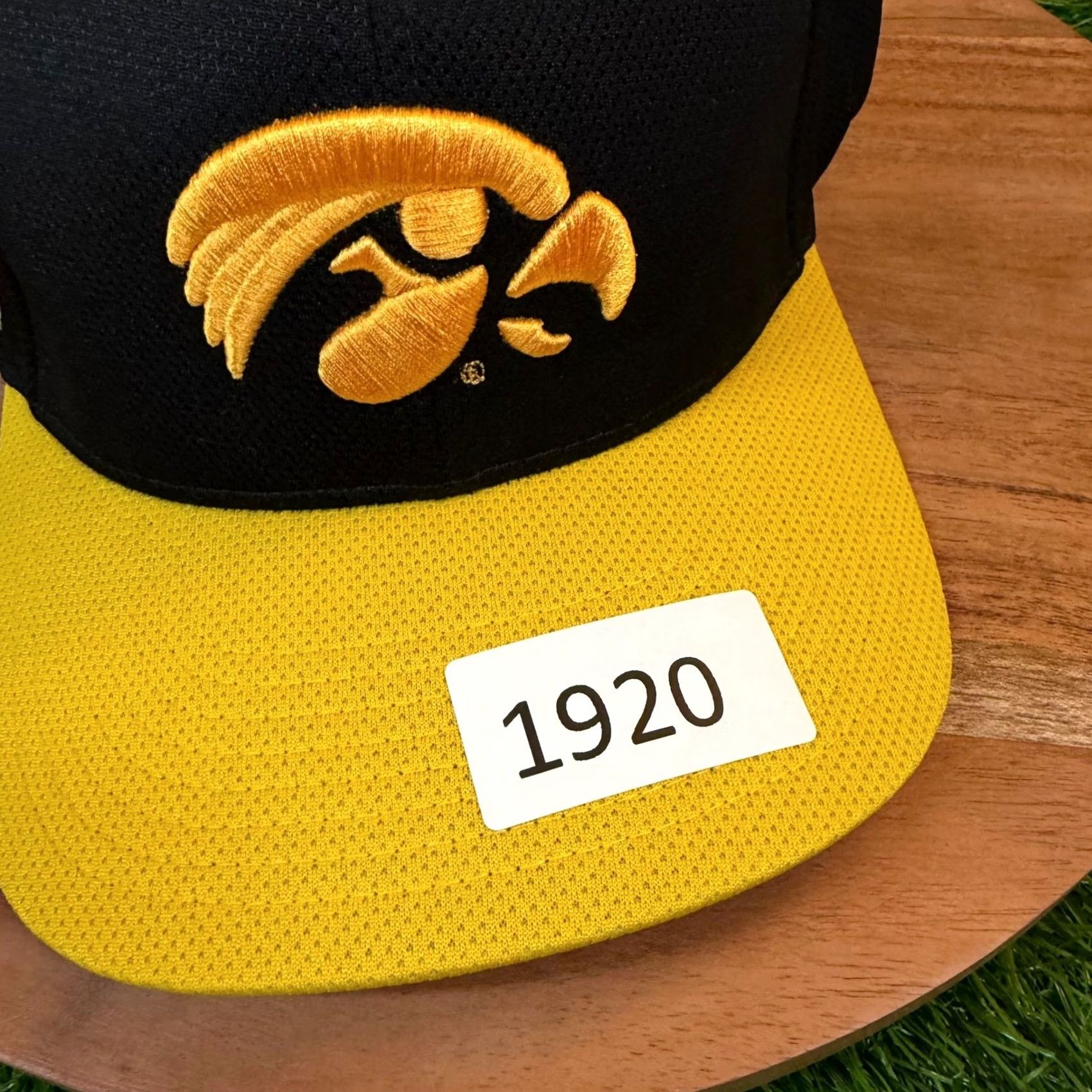 Top Of The World Top of the World Iowa Hawkeyes Flexfit Hat Black Yellow NCAA Cap Adult M/L New Size US M / EU 48-50 / 2 - 8 Thumbnail