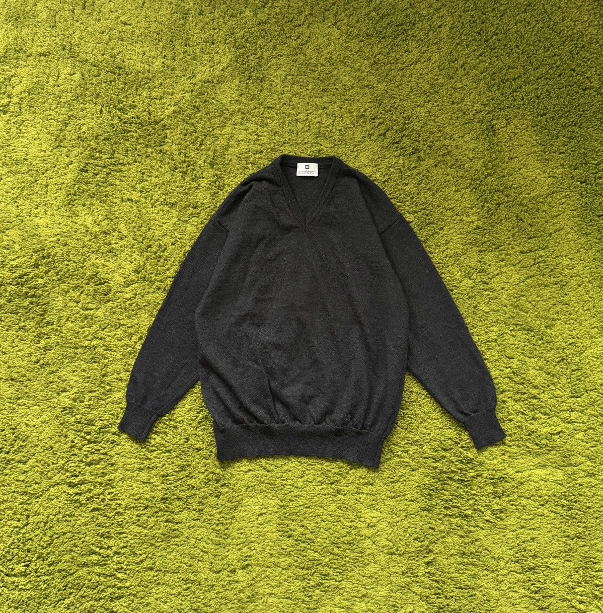 Designer × Givenchy × Vintage Givenchy 1990s vintage wool sweater Size US S / EU 44-46 / 1 - 1 Thumbnail
