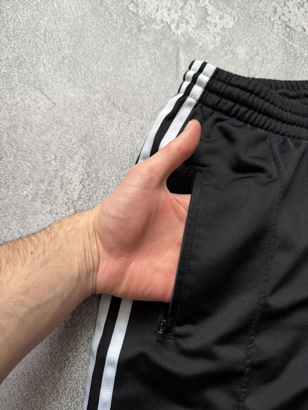 Adidas × Vintage Adidas Wmns relaxed sweatpants pant trouser 3 stripes Size 26" / US 2 / IT 38 - 11 Thumbnail